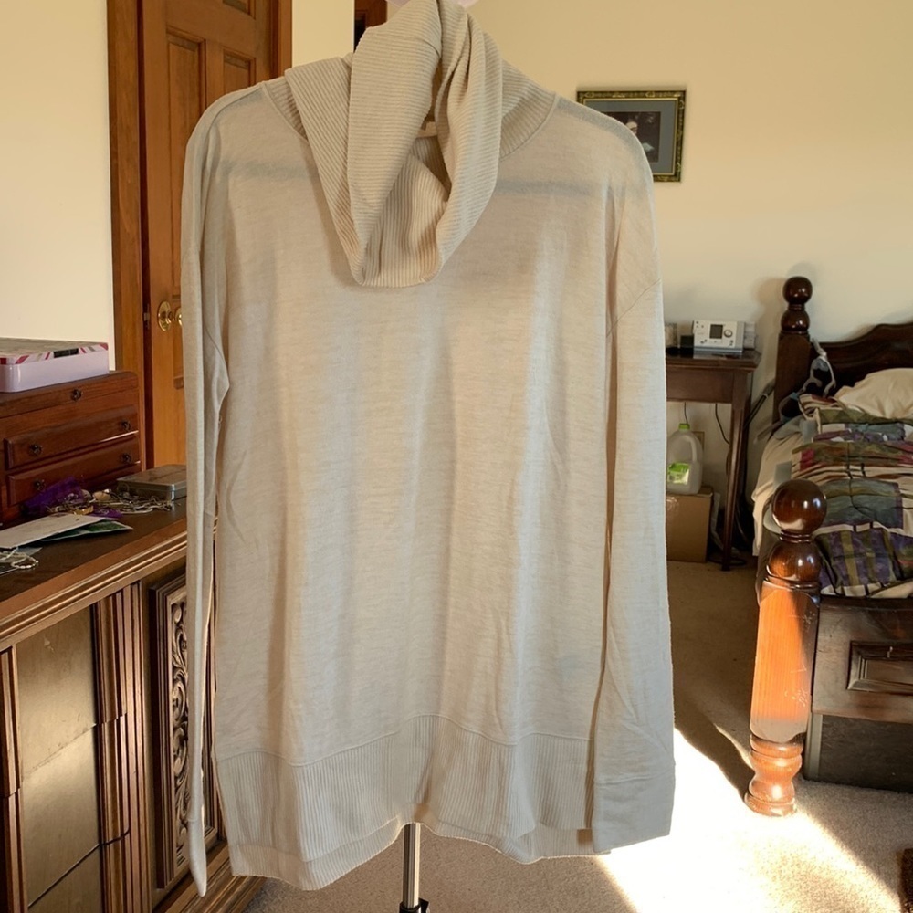 𝅺GAP Softspun Cream Colored Cowl Neck Size Large Tall NWT